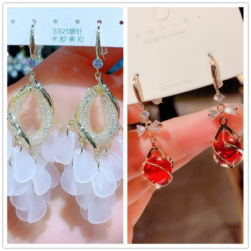Earrings Feminine Sense of Luxury New 2022 Fashion Earrings Long Atmospheric Crystal Petal Fringe Earrings