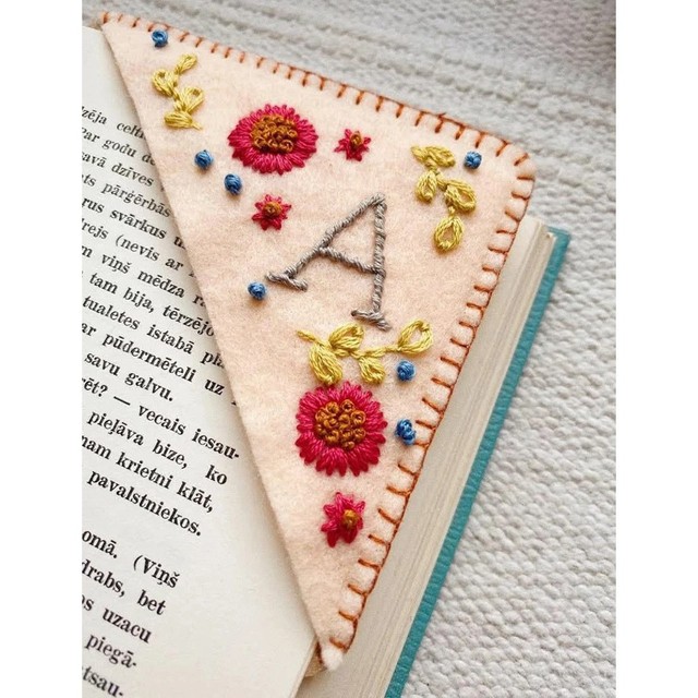 5pcs Hand Embroidered Corner Bookmark Cute Flower Bookmarks for Book Reading Lovers Meaningful Gift Bookmark School Office Supply