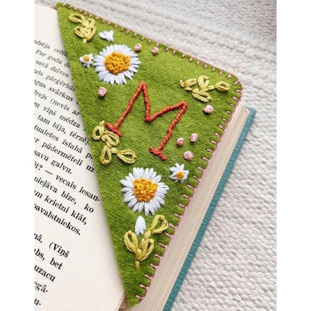 5pcs Hand Embroidered Corner Bookmark Cute Flower Bookmarks for Book Reading Lovers Meaningful Gift Bookmark School Office Supply