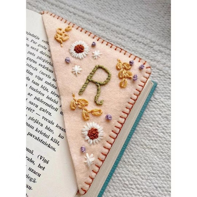 5pcs Hand Embroidered Corner Bookmark Cute Flower Bookmarks for Book Reading Lovers Meaningful Gift Bookmark School Office Supply