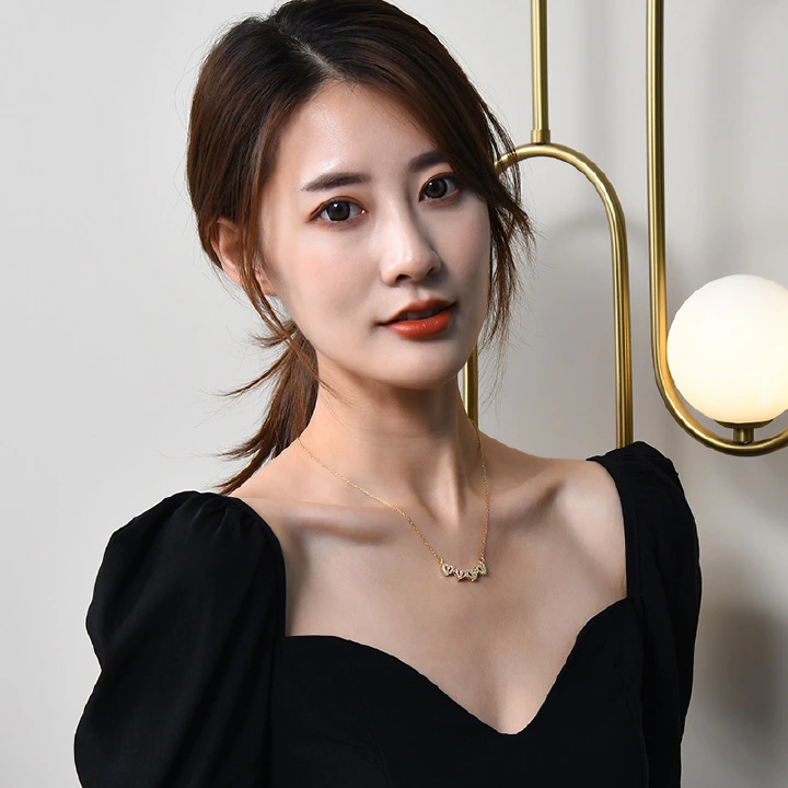 A new two wearing heart to heart female open and close clover necklace with fashionable love folding creative collarbone chain wholesale