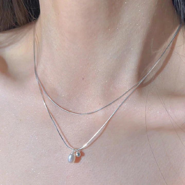 Fashion Trend Moonlight Stone Necklace for Women with Ethnic Minorities Design Advanced Oval Pendant Light Luxury Fashion Snake Bone Chain